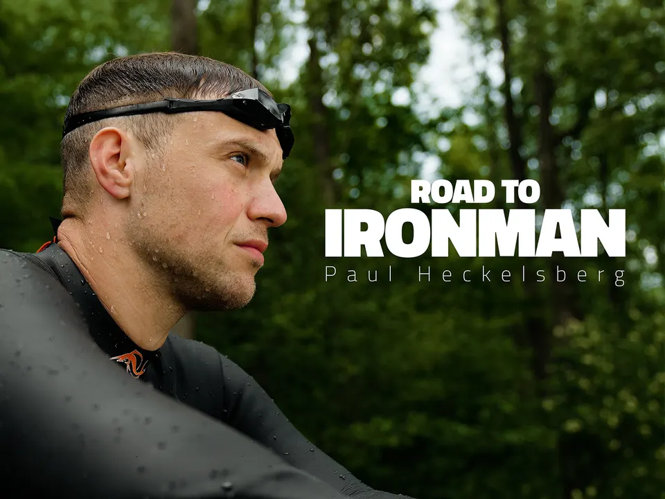 Triathlet mit Schwimmbrille, Titelbild der Doku „Road to Ironman“